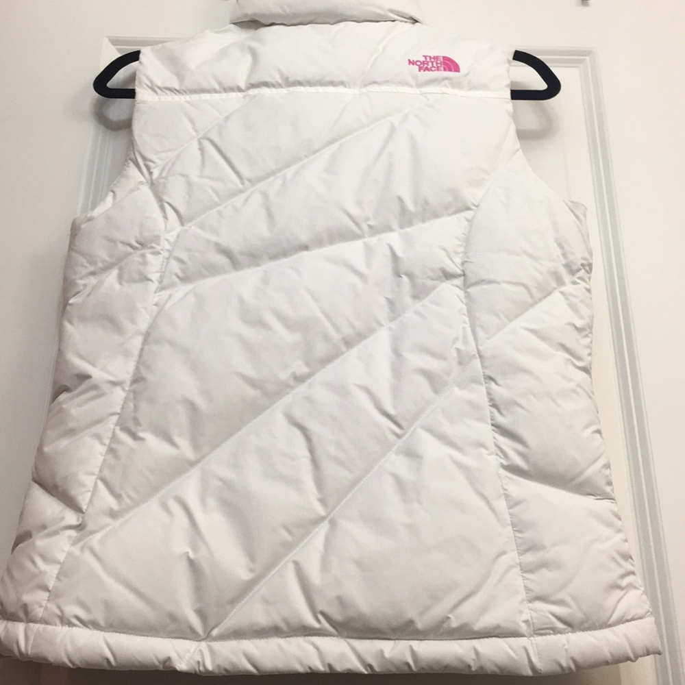 The North Face 550 White & Pink Puffer Vest - Picture 5 of 10